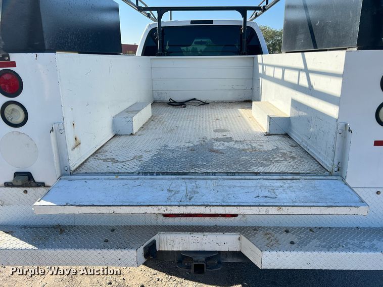 image for item DQ2126 2000 Ford F450 Super Duty XLT  utility / service truck