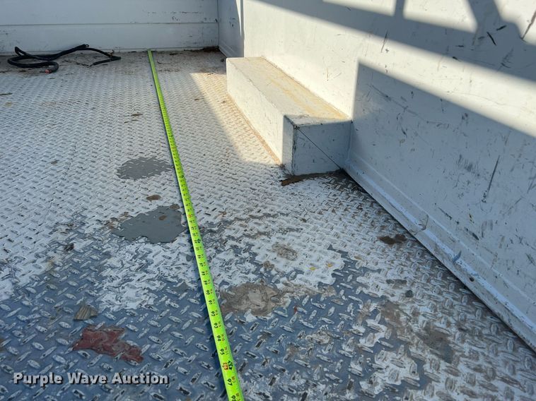 image for item DQ2126 2000 Ford F450 Super Duty XLT  utility / service truck