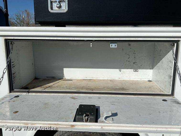 image for item DQ2126 2000 Ford F450 Super Duty XLT  utility / service truck