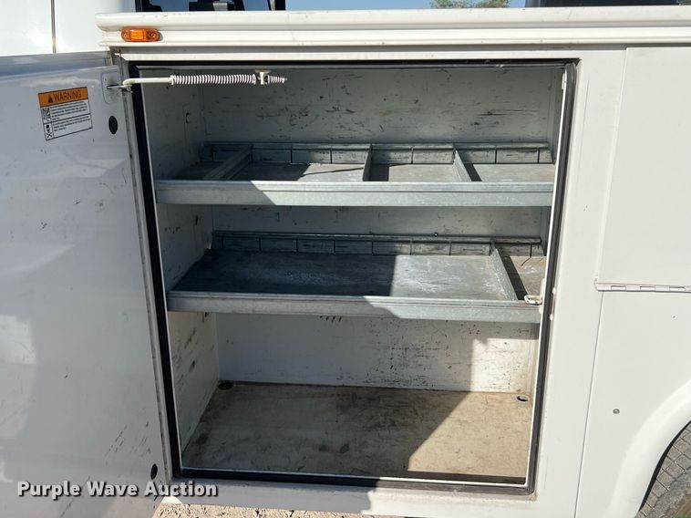 image for item DQ2126 2000 Ford F450 Super Duty XLT  utility / service truck