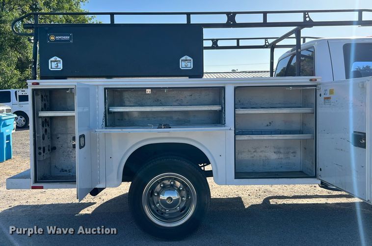 image for item DQ2126 2000 Ford F450 Super Duty XLT  utility / service truck