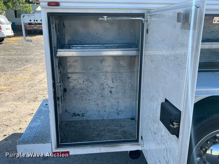 image for item DQ2126 2000 Ford F450 Super Duty XLT  utility / service truck