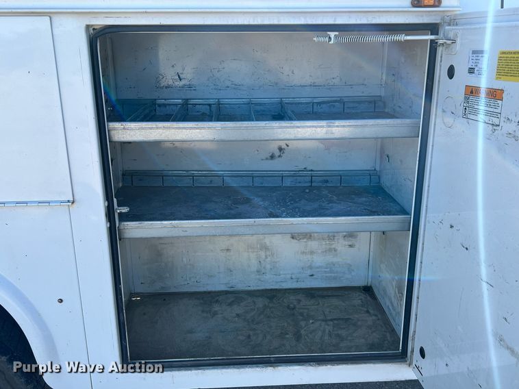 image for item DQ2126 2000 Ford F450 Super Duty XLT  utility / service truck