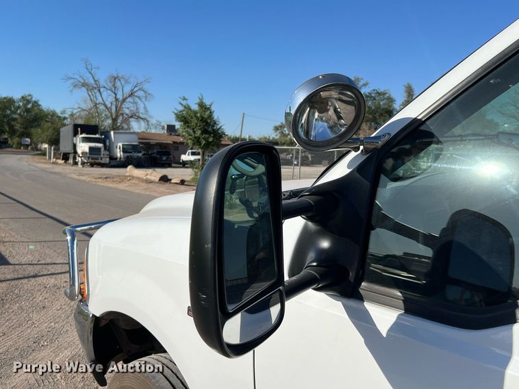 image for item DQ2126 2000 Ford F450 Super Duty XLT  utility / service truck