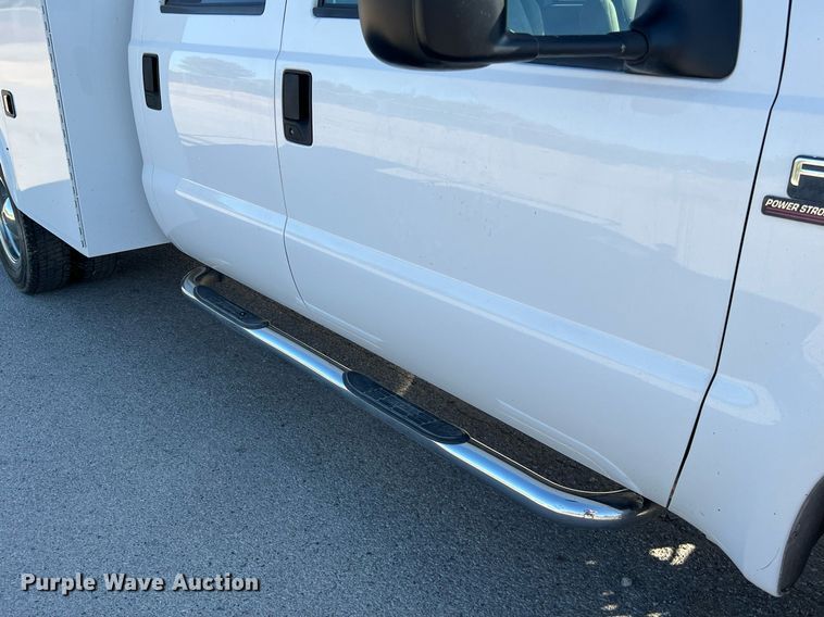 image for item DQ2126 2000 Ford F450 Super Duty XLT  utility / service truck