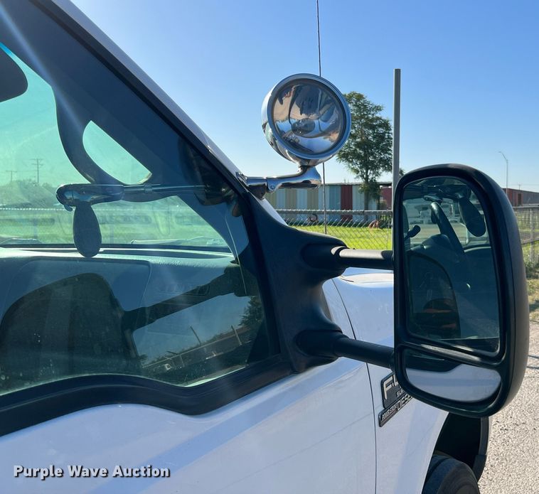 image for item DQ2126 2000 Ford F450 Super Duty XLT  utility / service truck