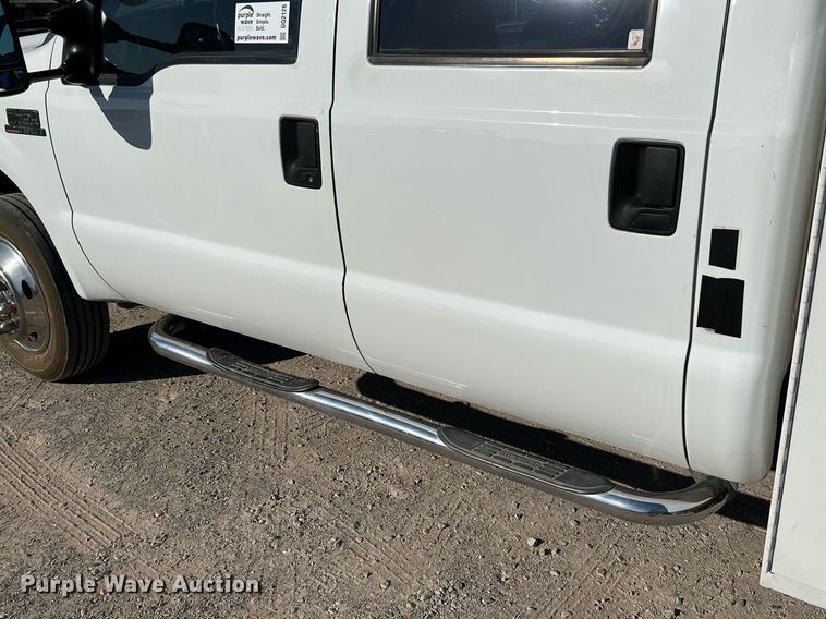 image for item DQ2126 2000 Ford F450 Super Duty XLT  utility / service truck