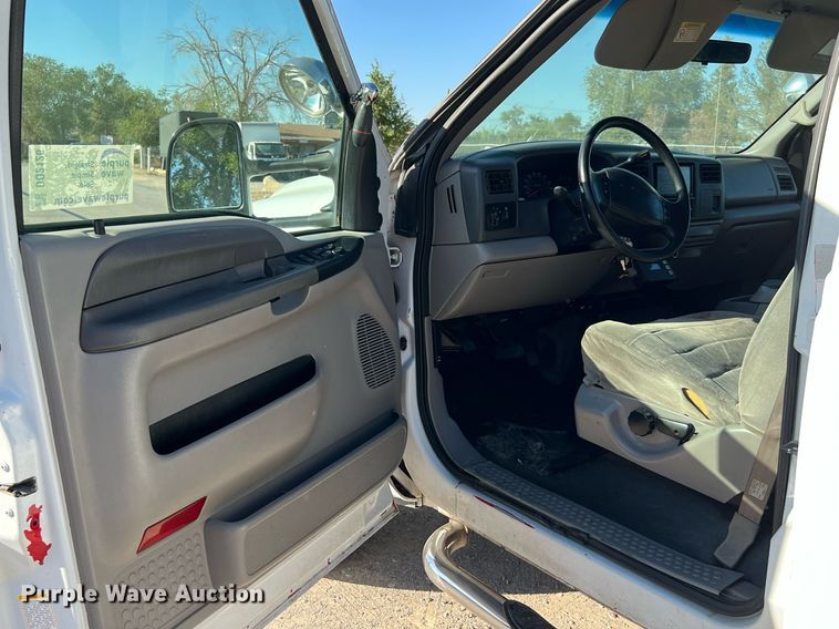 image for item DQ2126 2000 Ford F450 Super Duty XLT  utility / service truck