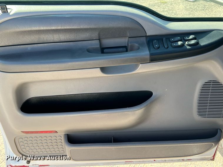 image for item DQ2126 2000 Ford F450 Super Duty XLT  utility / service truck