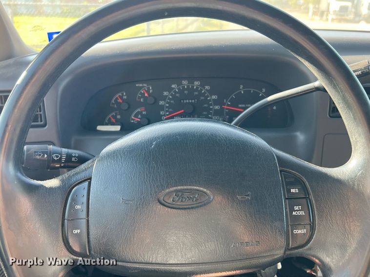 image for item DQ2126 2000 Ford F450 Super Duty XLT  utility / service truck