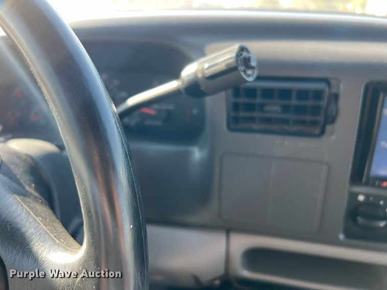 image for item DQ2126 2000 Ford F450 Super Duty XLT  utility / service truck