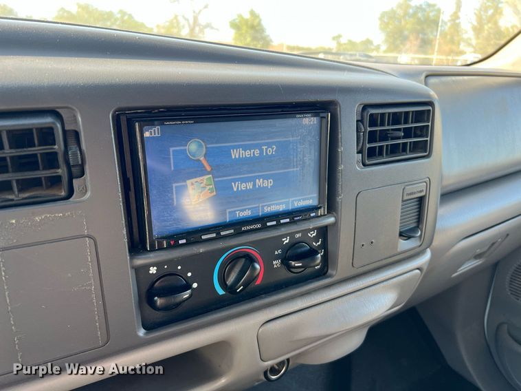 image for item DQ2126 2000 Ford F450 Super Duty XLT  utility / service truck