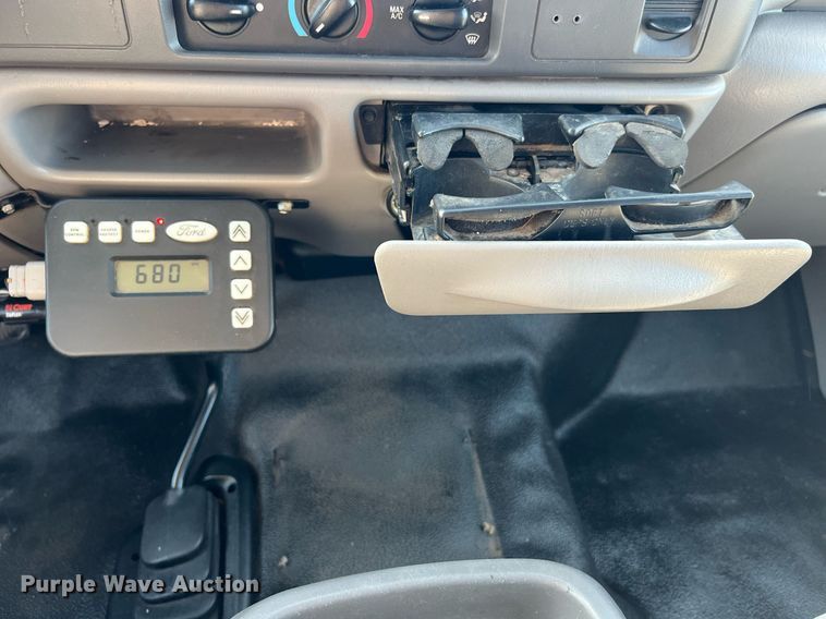 image for item DQ2126 2000 Ford F450 Super Duty XLT  utility / service truck