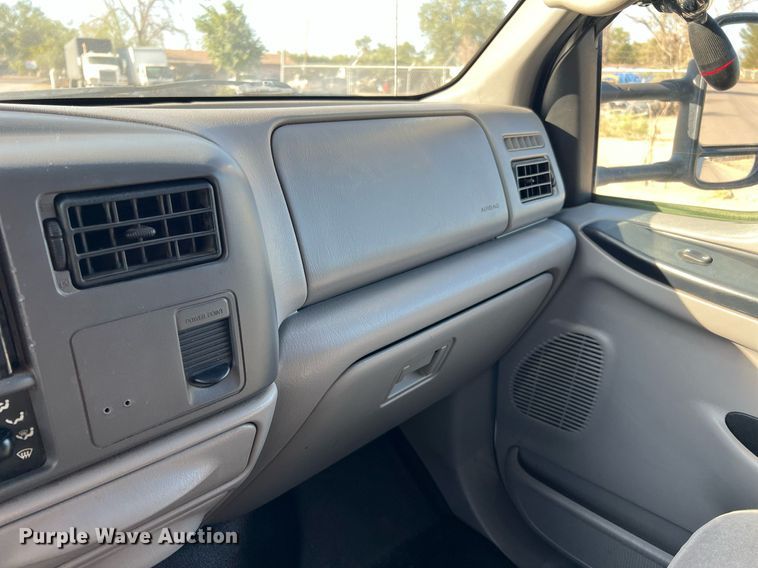 image for item DQ2126 2000 Ford F450 Super Duty XLT  utility / service truck