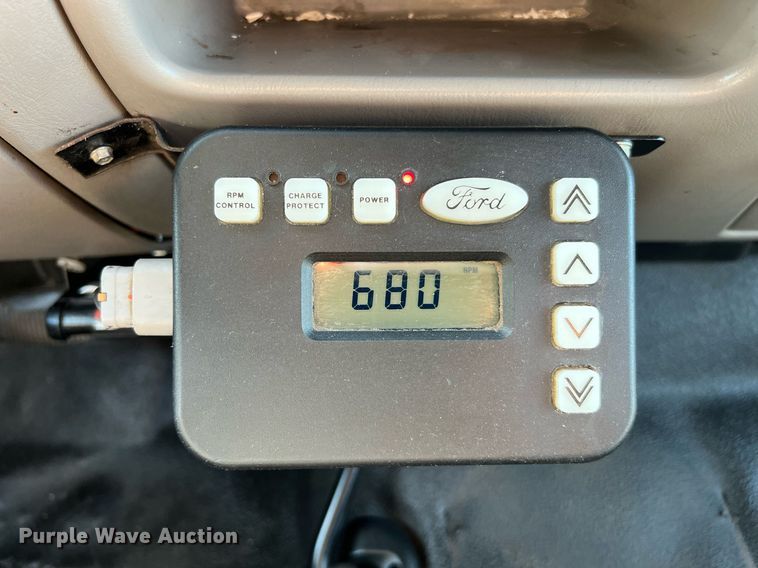 image for item DQ2126 2000 Ford F450 Super Duty XLT  utility / service truck