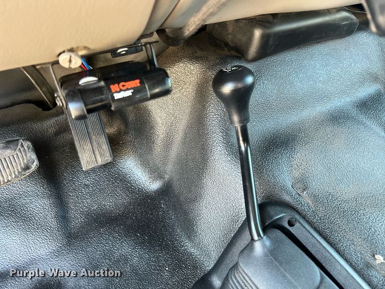 image for item DQ2126 2000 Ford F450 Super Duty XLT  utility / service truck