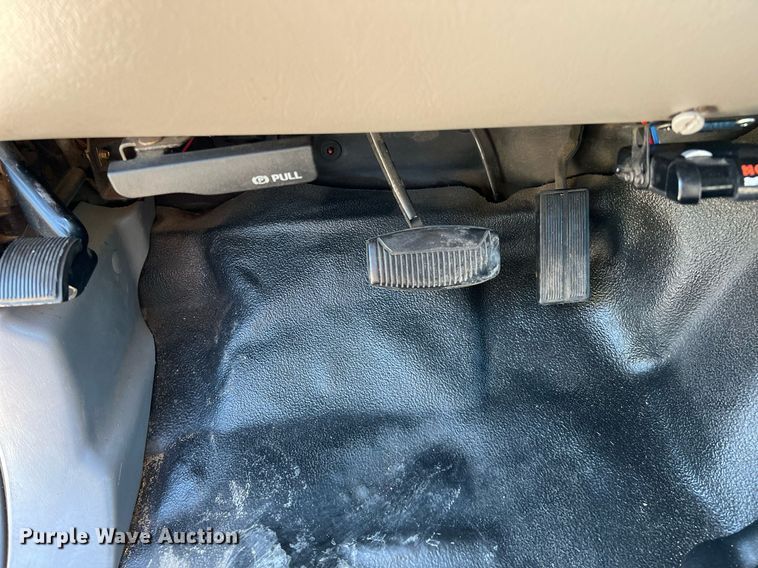 image for item DQ2126 2000 Ford F450 Super Duty XLT  utility / service truck