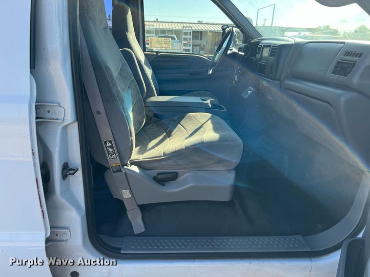 image for item DQ2126 2000 Ford F450 Super Duty XLT  utility / service truck