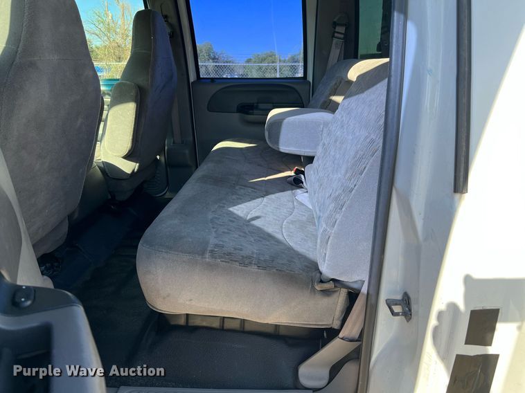 image for item DQ2126 2000 Ford F450 Super Duty XLT  utility / service truck