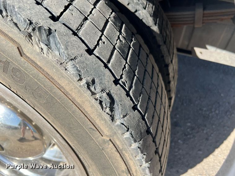 image for item DQ2126 2000 Ford F450 Super Duty XLT  utility / service truck