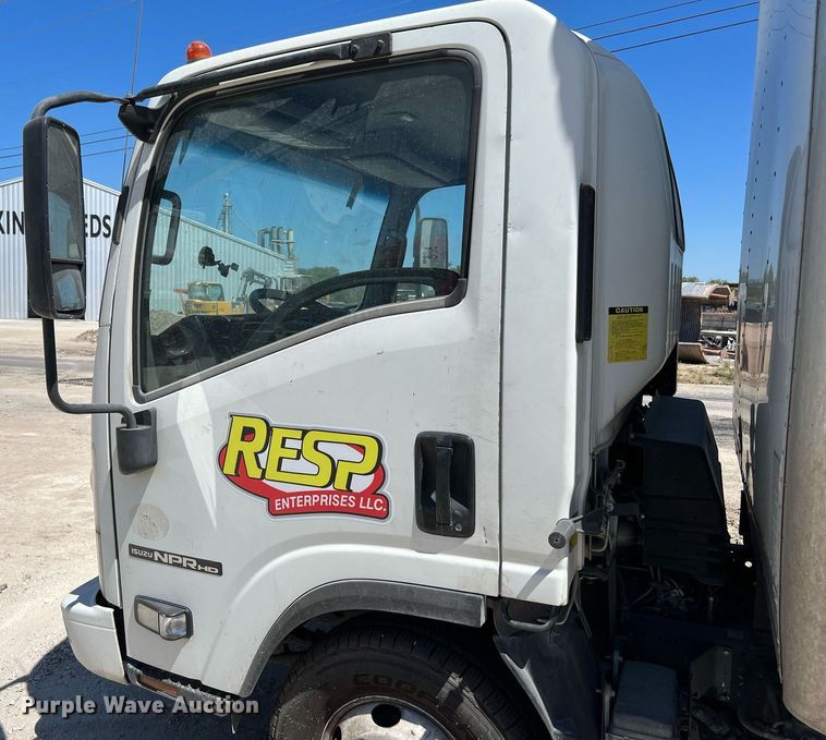 image for item DQ2173 2017 Isuzu NPR  box truck