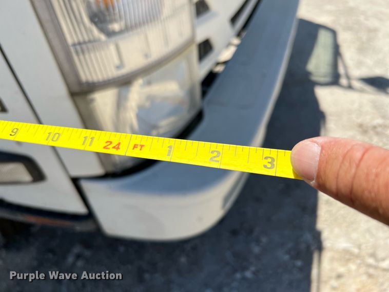 image for item DQ2173 2017 Isuzu NPR  box truck