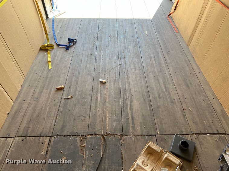 image for item DQ2173 2017 Isuzu NPR  box truck