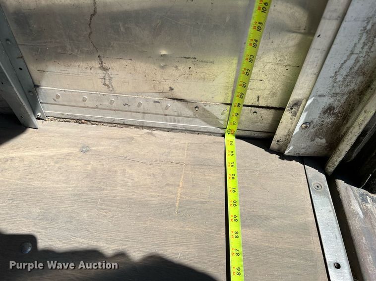 image for item DQ2173 2017 Isuzu NPR  box truck