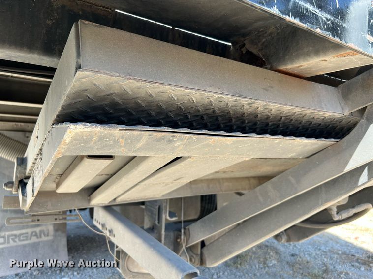 image for item DQ2173 2017 Isuzu NPR  box truck