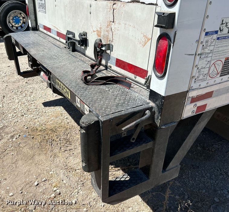 image for item DQ2173 2017 Isuzu NPR  box truck