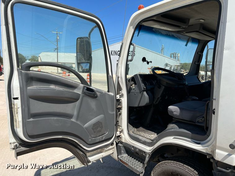 image for item DQ2173 2017 Isuzu NPR  box truck