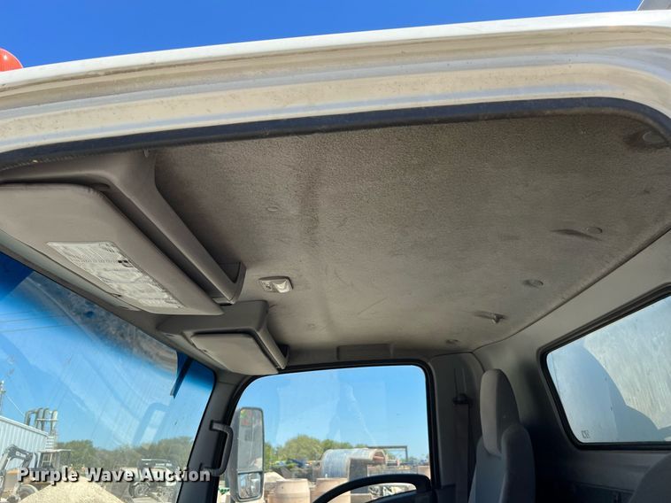 image for item DQ2173 2017 Isuzu NPR  box truck