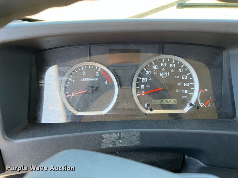 image for item DQ2173 2017 Isuzu NPR  box truck