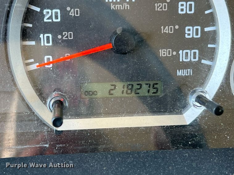 image for item DQ2173 2017 Isuzu NPR  box truck