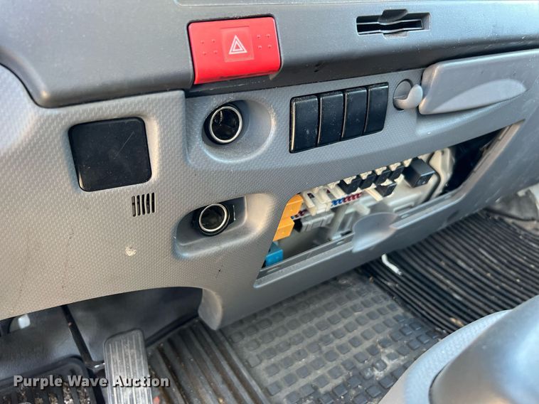 image for item DQ2173 2017 Isuzu NPR  box truck