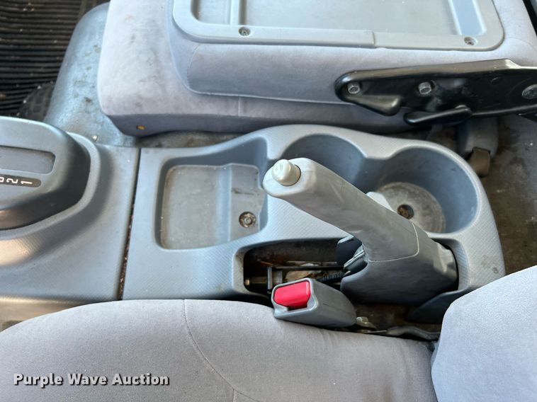 image for item DQ2173 2017 Isuzu NPR  box truck