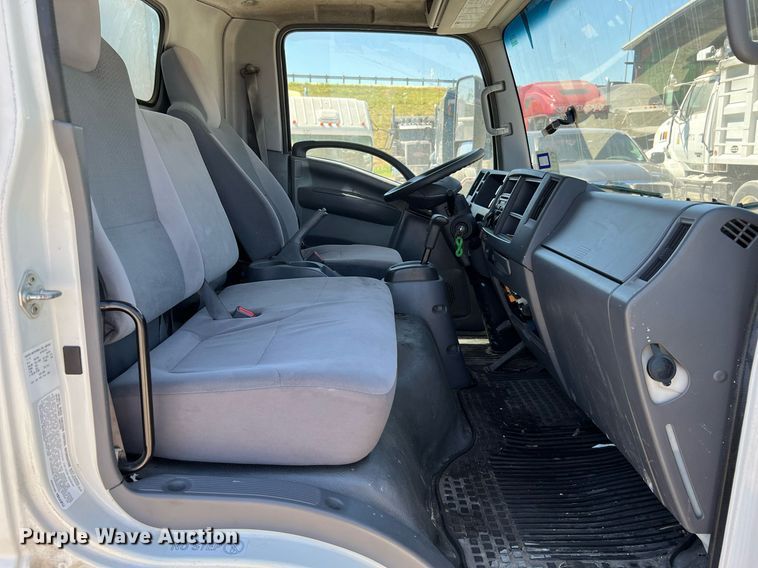 image for item DQ2173 2017 Isuzu NPR  box truck