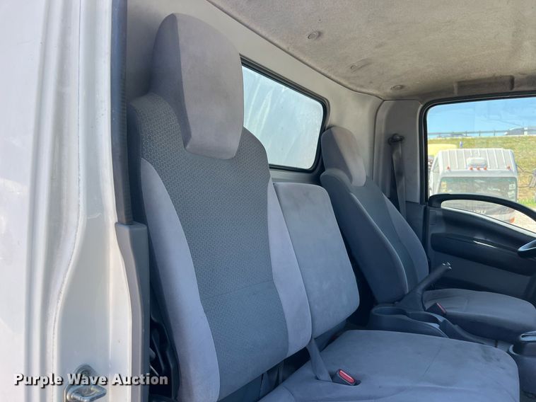 image for item DQ2173 2017 Isuzu NPR  box truck