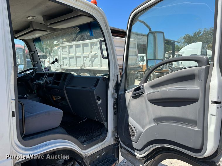 image for item DQ2173 2017 Isuzu NPR  box truck