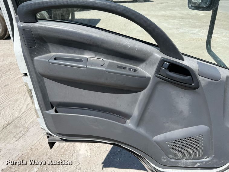 image for item DQ2173 2017 Isuzu NPR  box truck