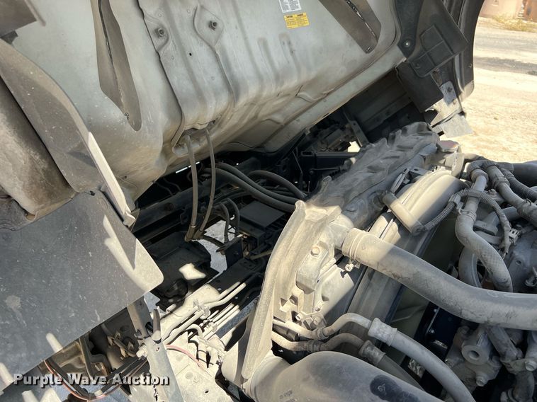 image for item DQ2173 2017 Isuzu NPR  box truck