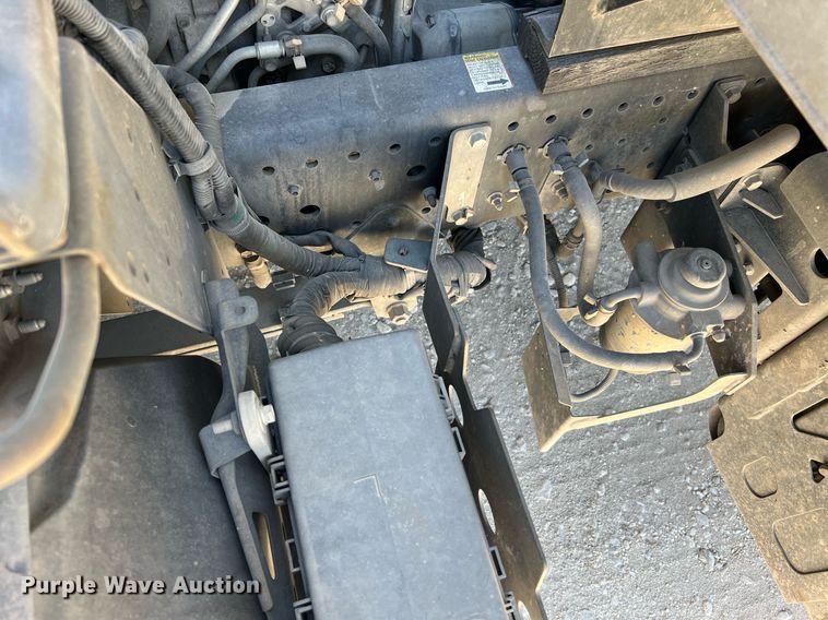 image for item DQ2173 2017 Isuzu NPR  box truck