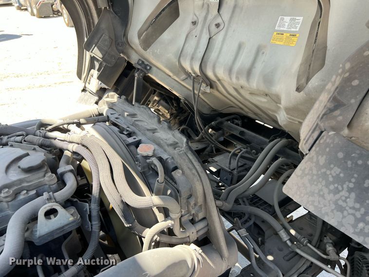 image for item DQ2173 2017 Isuzu NPR  box truck