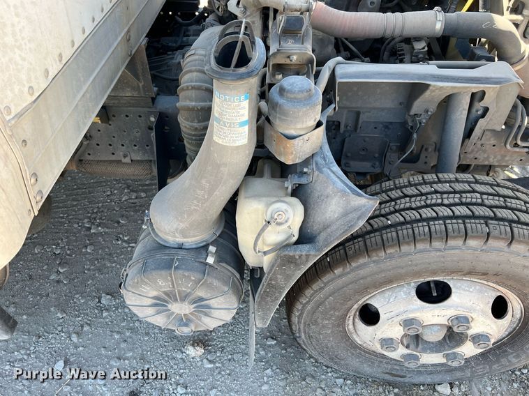 image for item DQ2173 2017 Isuzu NPR  box truck