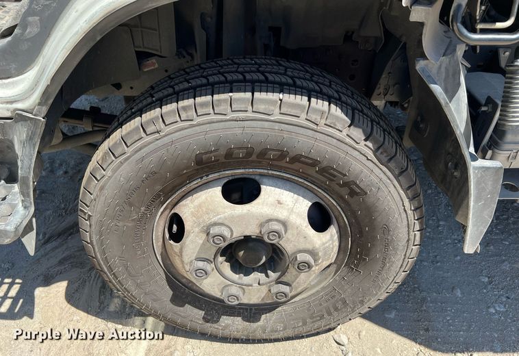 image for item DQ2173 2017 Isuzu NPR  box truck