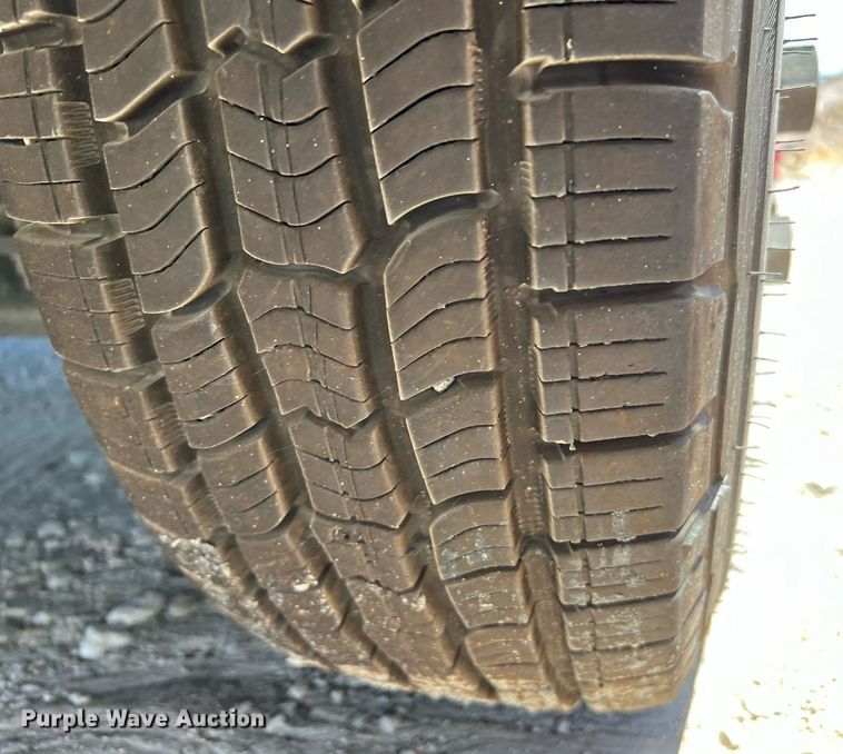 image for item DQ2173 2017 Isuzu NPR  box truck