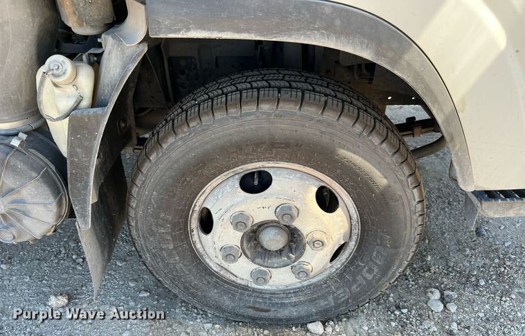 image for item DQ2173 2017 Isuzu NPR  box truck