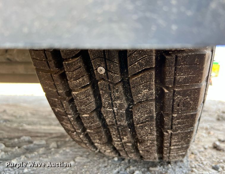 image for item DQ2173 2017 Isuzu NPR  box truck