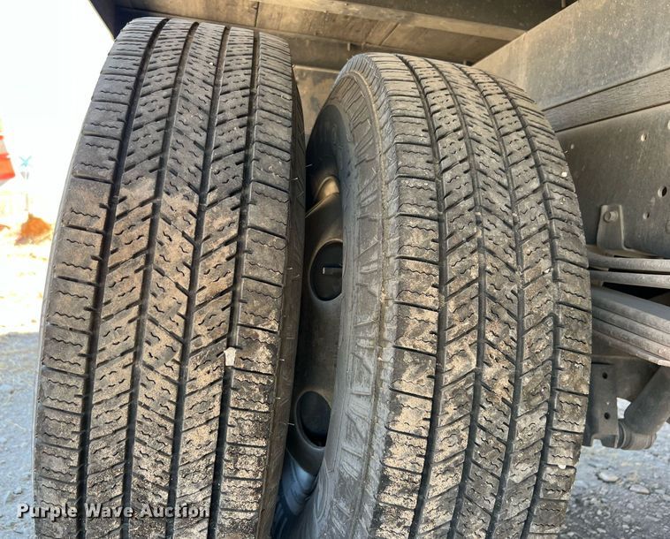 image for item DQ2173 2017 Isuzu NPR  box truck