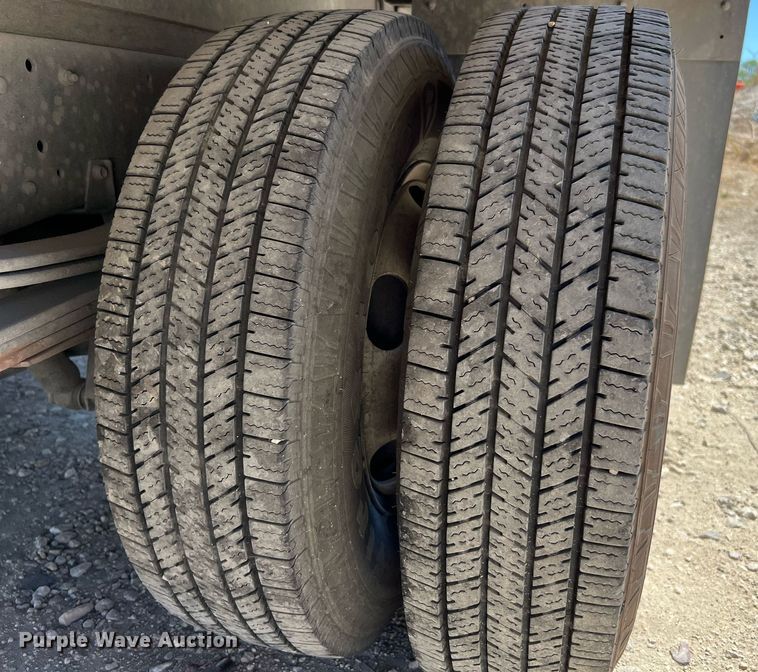 image for item DQ2173 2017 Isuzu NPR  box truck